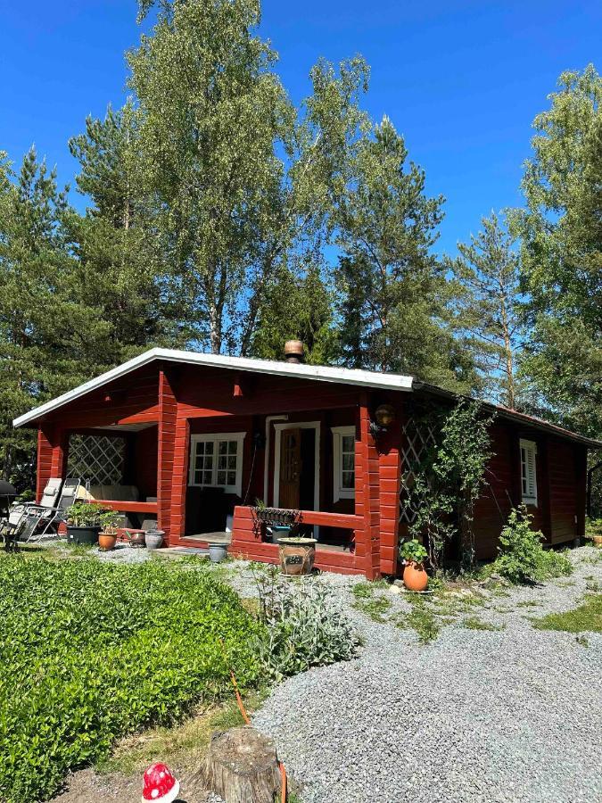 Near Kapellskaer Port - A Cosy Cottage In Norrtaelje Esterno foto